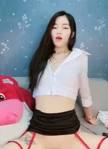 91社区热议作品：顏值御姐絲襪情趣誘惑，全程露臉激情大秀 实拍