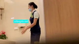 查看 机场厕所偷拍到的极品空乘空姐妹子，制服丝袜美腿，尿量非常大，还这么年轻 逼 逼就黑成这样了，真可惜啊 的详细介绍与播放