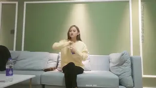 沙发约操青春外围小姐姐，近景AV视角展示后入啪啪激情无限 - 1080P超清画质展示图