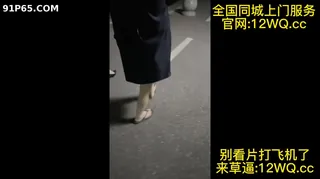 约小姐妹俩户外公厕打炮不敢叫有人进来吓死了 - 1080P超清画质展示图