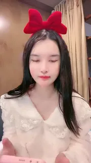 绝世美腿来了！修长又白皙的腿加上天使脸庞的可爱小姐姐 手机浏览器流畅观看预览