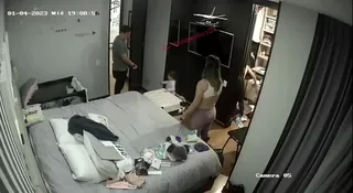 奶小奶国外拉拉瞒着丈夫和孩子和闺蜜在床上做爱由 手机浏览器流畅观看预览