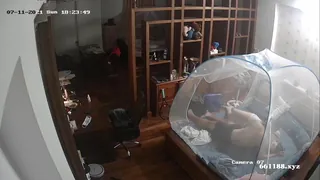 正在播放：黑客破解家庭网络摄像头偷拍 ️又一甜姐儿与男友性爱视频外泄 (猫咪av站频道)