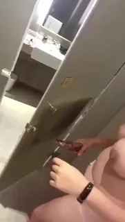 正在播放：巨乳妹们一起洗澡 (猫咪av站频道)