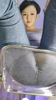 猫咪av站栏目：美女姐姐聊天 精彩封面