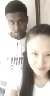 查看 【媚黑婊黑人】媚黑婊商场试衣间伺候她黑爹 的详细介绍与播放