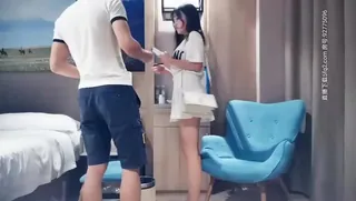 查看 中奖了，不仅人漂亮，小穴嫩的都舍不得用力操了 的详细介绍与播放