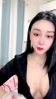 猫咪av站题材必看：巨乳骚货 封面图