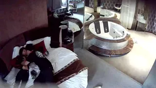 猫咪av站栏目：360监控偷拍小伙带着年轻的女友换上情趣丝袜各种姿势啪啪啪 精彩封面