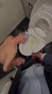 查看 舔马桶的骚货 的详细介绍与播放