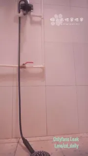 猫咪av站栏目：展示冲凉的伪娘 精彩封面