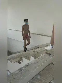 正在播放：男同户外露出 (猫咪av站频道)