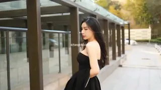 猫咪av站精选视频：#网红 秀人嫩模『田冰冰』落地窗前脱光挑逗诱惑 异域风情自慰棒疯狂抽插 完整版