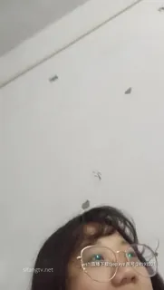 洛阳的19岁萌妹子【可爱的小骚】跟男友和表哥酒店3P调情 - 1080P超清画质展示图