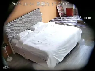 猫咪av站栏目：周末了 又到打炮的节日！有点清纯的高颜值学生妹，活泼 身材有点丰满紧致 精彩封面