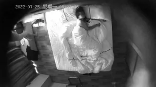 猫咪av站题材必看：新流出美驿嘉酒店式公寓偷拍 光头哥貌似下春药把妹子搞得浑身欲火操到一半 问还痒吗 封面图