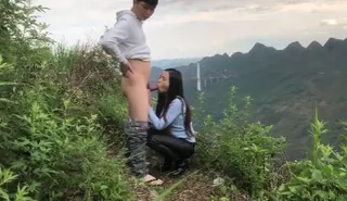 【超頂❤️戶外野戰】北盤江大橋山頂約操極品人妻 春暖花開又到動物交配的季節 啪啪後入榨精飆射！！ - 1080P超清画质展示图