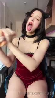 猫咪av站精选视频：爱玩的外国性感妹 完整版