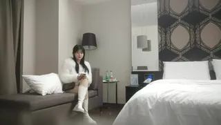 白靴美腿肉感美女，吸吮深喉口活不错，人肉打桩机爆插，搞得妹子4-5次高潮，翘起屁股后入 - 高清在线观看