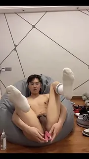 男大开腿自捅屁眼 手机浏览器流畅观看预览