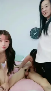 91视频官方收录：姐妹一起伺候姐夫，这么开心呢，这男的真幸福 #乱伦 #人妻 #少妇