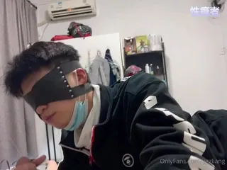 猫咪av站栏目：带眼罩调教 精彩封面