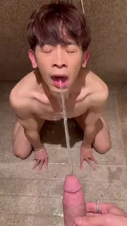 91视频推荐：子墨大魔王给小狗喝尿 手机在线播放