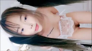 猫咪av站精选视频：萝莉少女掰开小穴粉嫩干净萝莉电报最强色情直播 完整版