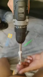 正在播放：电钻硬塞龟头 (猫咪av站频道)