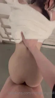 猫咪av站题材必看：玩偶姐姐 公共场合调情 封面图