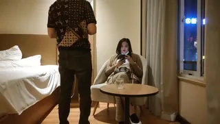 正在播放：新晋老哥约操御姐，洗完澡直接开操，骑乘打桩机，搞得爽了浪叫不断 (猫咪av站频道)