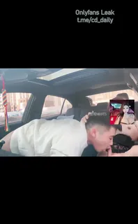 猫咪av站高分作品推荐：飞机上露出旁边有商务男好刺激，下了飞机，在网约车上被司机口了