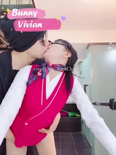 猫咪av站题材必看：Vivian丝袜高跟调教空姐 封面图