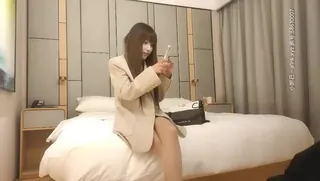 约了个颜值不错西装妹子啪啪，换上短裙舔逼口交后入抽插骑坐自己动 优质原创视频在线直达