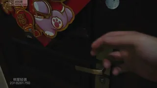 正在播放：男闺蜜去灵灵家帮忙，无意中发现情趣用品 灵灵 (猫咪av站频道)