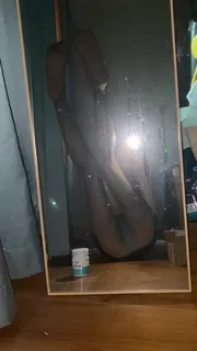 骚货剩下黑丝对着镜子发骚~ - 高清流媒体极速加载