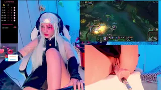 猫咪av站精选视频：一边打游戏一边让你们操控！ 完整版