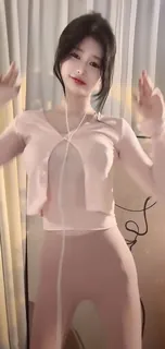 猫咪av站精选视频：迷人的张奶奶   直播骚舞_抖音 完整版