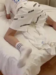 白袜小鲜肉_06 手机浏览器流畅观看预览