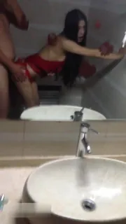 91视频推荐：身材火爆妖娆的中俄混血美眉 真是爽到了极致 淫荡的眼神太勾人了 手机在线播放