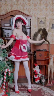 #咬一口兔娘ovo #咬一口兔娘 #黏黏团子兔 12月作品『魔女圣诞夜』你的猫咪 - 极具视觉冲击力的猫咪av站内容