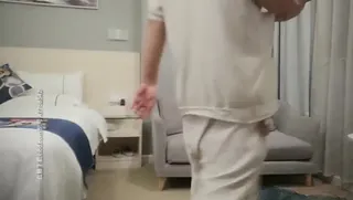 中年大叔探花约齐逼牛仔短裤年轻嫩妹年纪不大口活还不错跪着深喉插嘴张开双腿肥逼清晰可见 - 极具视觉冲击力的猫咪av站内容