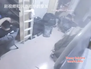 自慰中，舍友突然回宿舍，我该接着弄吗？ 手机浏览器流畅观看预览