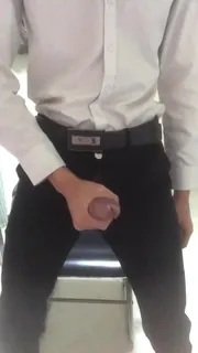 正在播放：细狗撸鸡巴～ (猫咪av站频道)