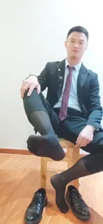 猫咪av站高分作品推荐：西装皮鞋内穿丝袜！