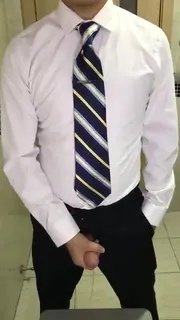 【猫咪av站】西装男撸鸡巴真的好性感02 现场高清截图