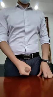 猫咪av站精选视频：销售在会议室撸屌 完整版