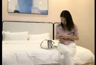 小宝寻花  长相甜美白裤大奶外围妹，镜头特写深喉口交，扶着小腰后入抽插猛操 完整无删减版在线看