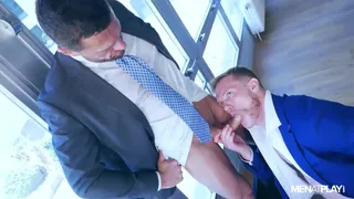 西装暴徒 办公室开干！ 手机浏览器流畅观看预览