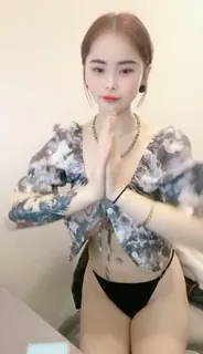 正在播放：#奶哥 御姐在线直播脱衣甩奶挤挤奶 太骚气了~ (猫咪av站频道)